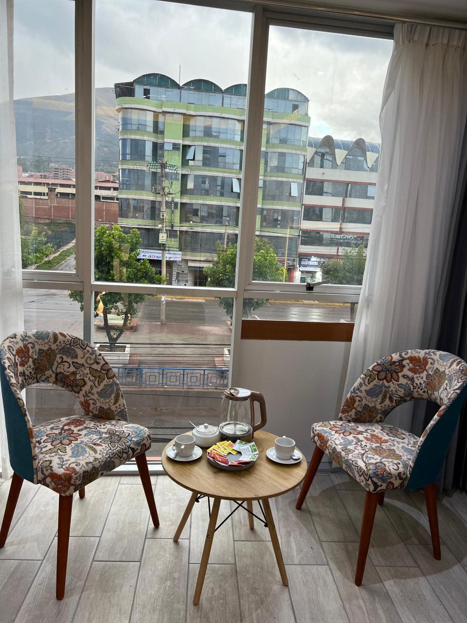 Habitación con cama grande