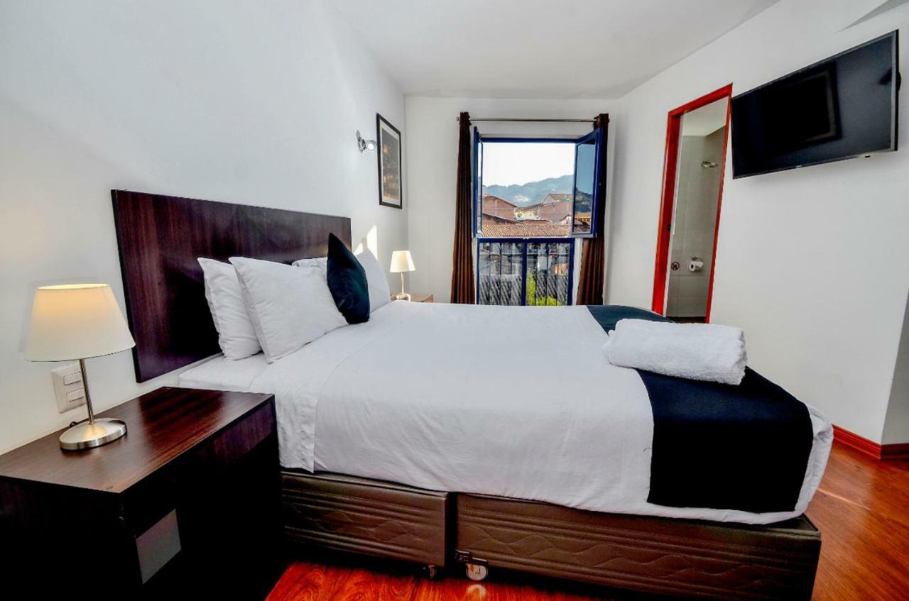 Habitación Doble con cama extragrande y vistas a la ciudad